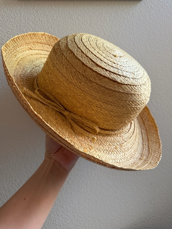Liz Claiborne Accessories - Vintage Liz Claiborne Tan Straw Raffia Wide Rolled Brim Summer Sun Hat